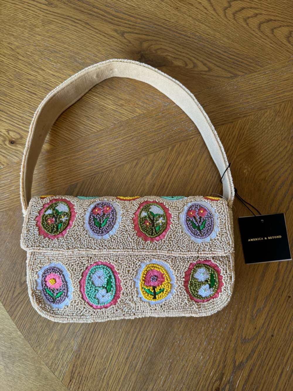 America & Beyond Headed Shoulder Bag Floral Oval Medallion Design NWT